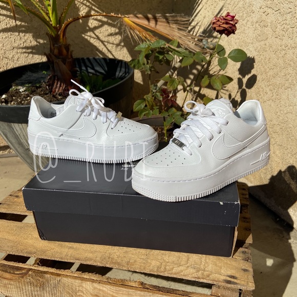 Nike Shoes - Nike Air Force 1 Sage Low